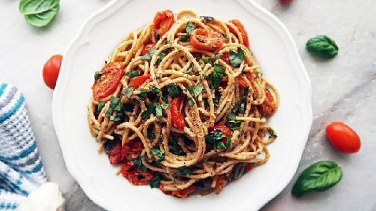 Receta de tallarines con tomates cherry - Recetas Espaguetis